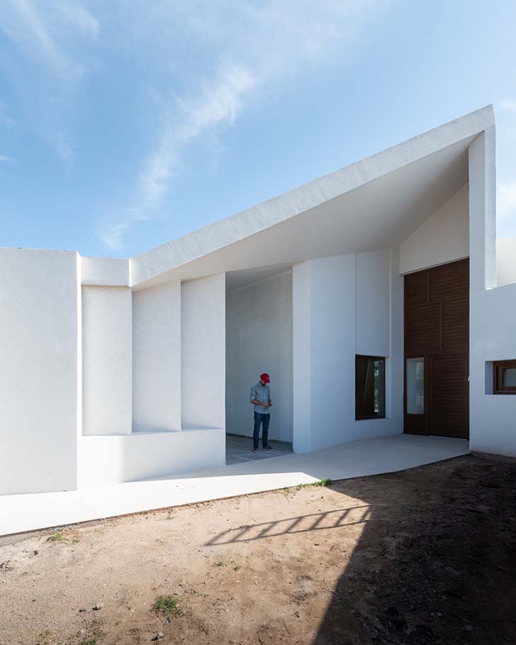 House Y in San Steban by Ambroggio arquitectos
