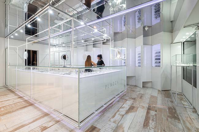PLAZZA - Jewelry and watchmaking store by EFEEME arquitectos