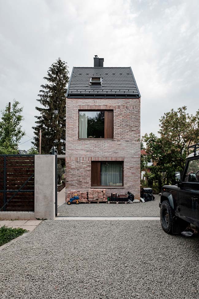 Family house on Nedű street by építész stúdió
