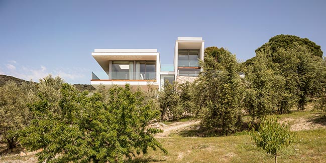 VN House in Barcelona by Guillem Carrera