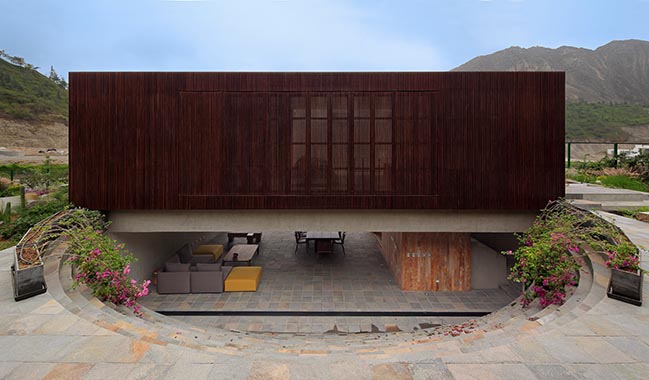 Topo House by Martin Dulanto Arquitecto