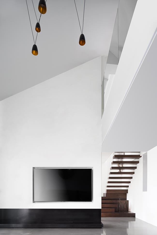 White minimalist apartment in Shantou by AD ARCHITECTURE