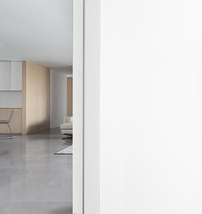 White minimalist apartment in Shantou by AD ARCHITECTURE