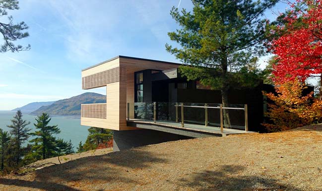 Residence Le Nid: Overlooking the St. Lawrence River by Anne Carrier architecture
