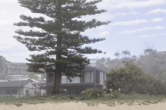 Beach House by Architecture Saville Isaacs