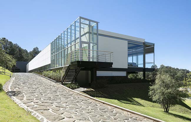 Casa El Ortigo by Grupo Arquitectura