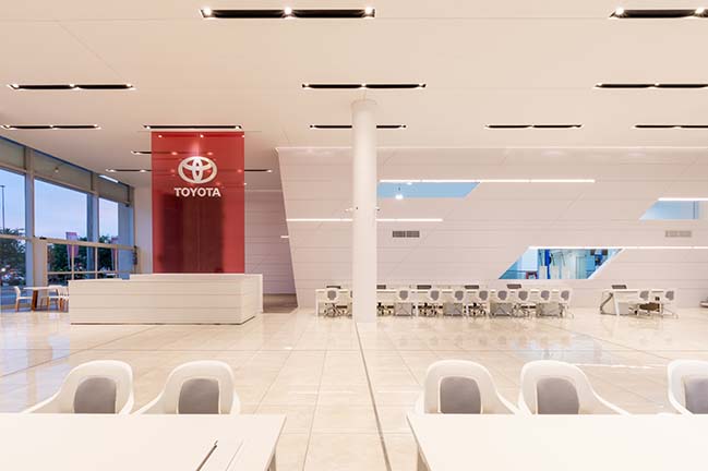 Toyota Motor Center Córdoba by EEG Arquitectos