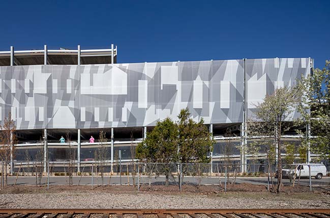 French 2D designs graphic facade for Kendall Square Garage