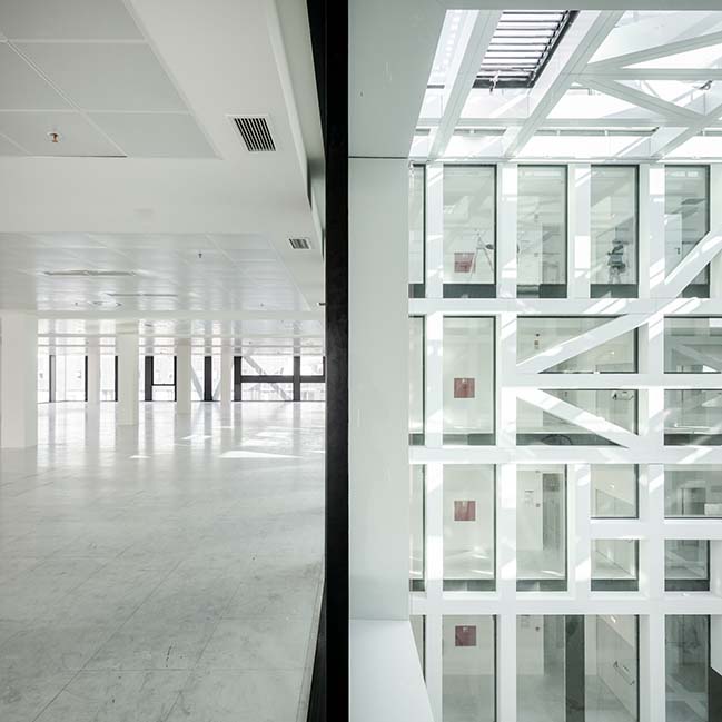 Urbo Business Centre by Nuno Capa Arquitecto