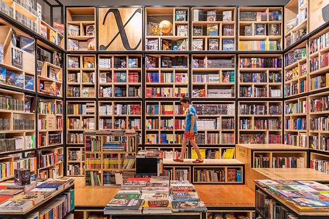 Quade: A bookstore in Córdoba by Estudio Montevideo