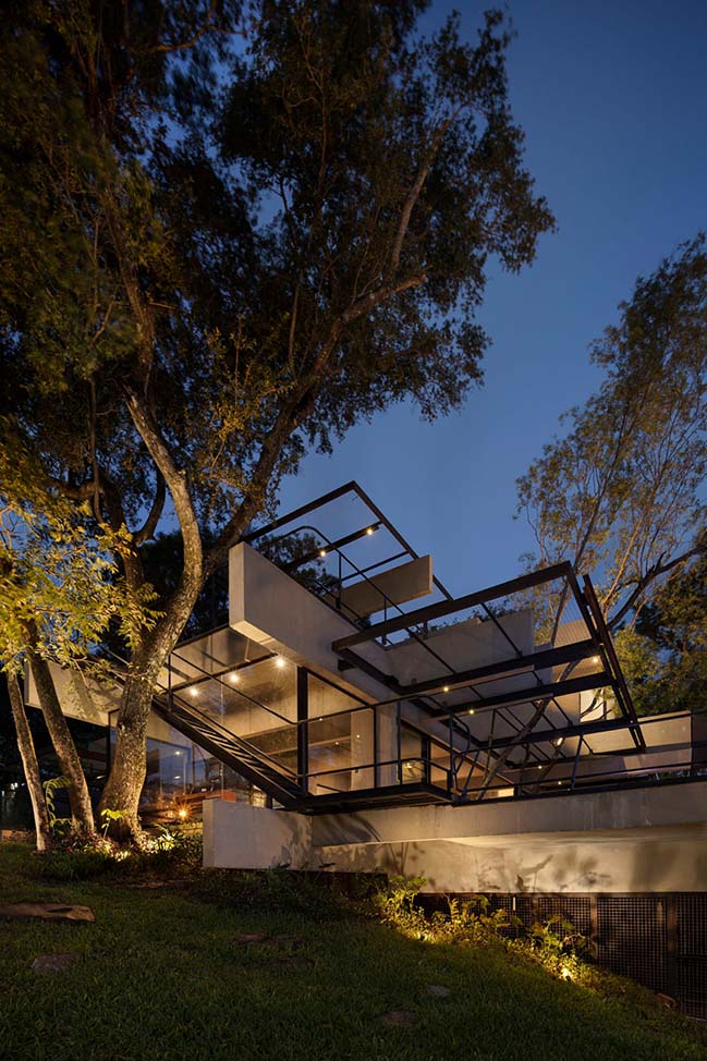 Hillside House in San Bernardino by Bauen