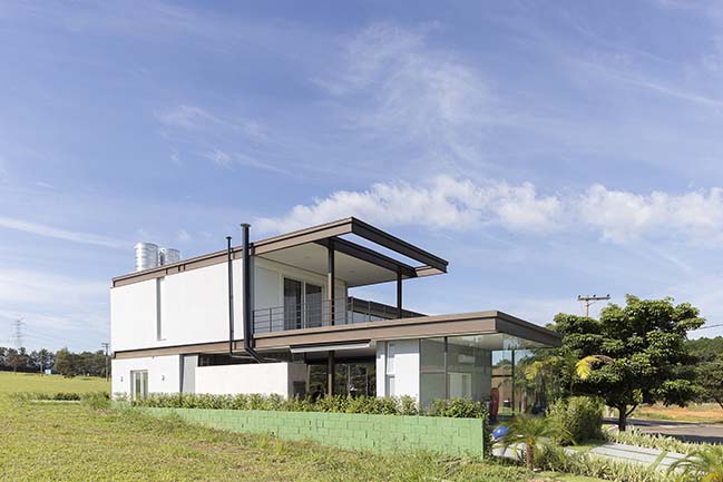 BT House by Taguá Arquitetura