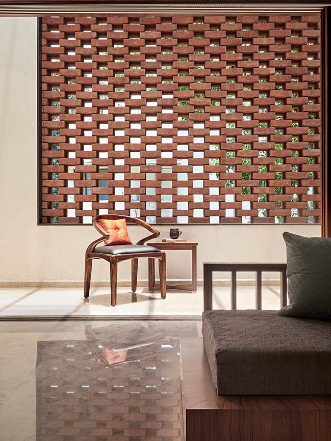 The Brick Adobe by Alok Kothari Architects