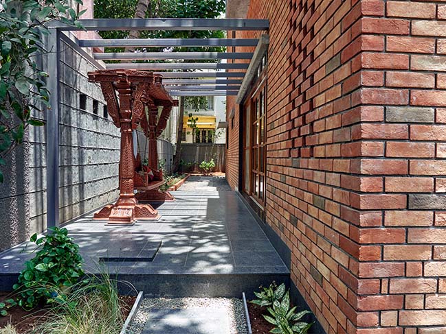 The Brick Adobe by Alok Kothari Architects