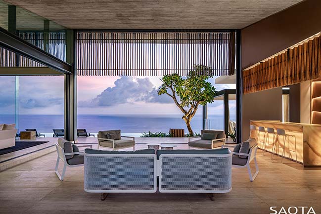 Uluwatu: resort‐inspired home in Bali by SAOTA