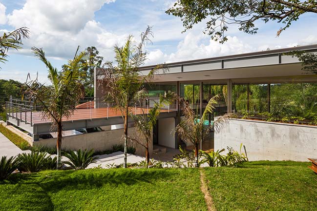House LLM by Obra Arquitetos