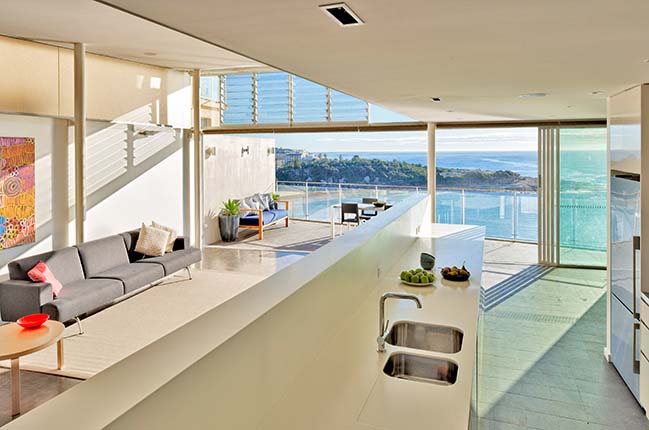 Clifftop House in Sydney by Utz-Sanby Architects