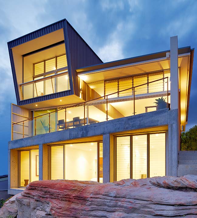 Clifftop House in Sydney by Utz-Sanby Architects