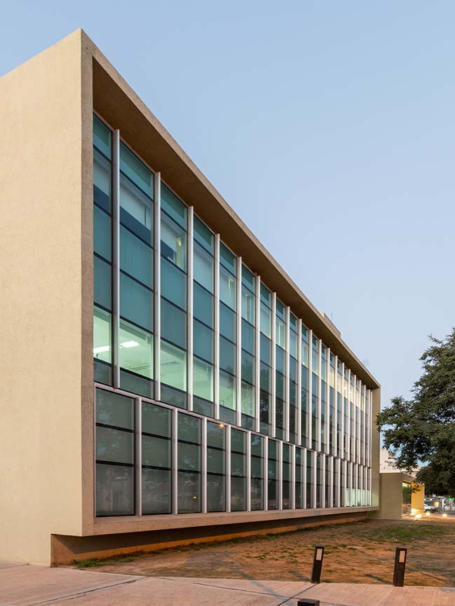 University Institute of Biomedical Sciences by Santiago Viale Arquitecto