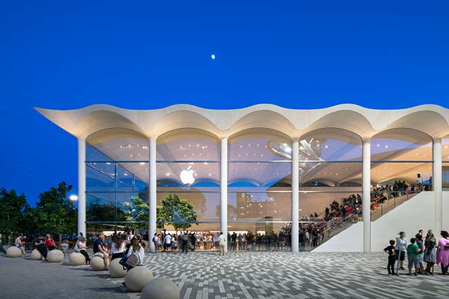 Foster + Partners and Apple Aventura create a new social focus for Miami