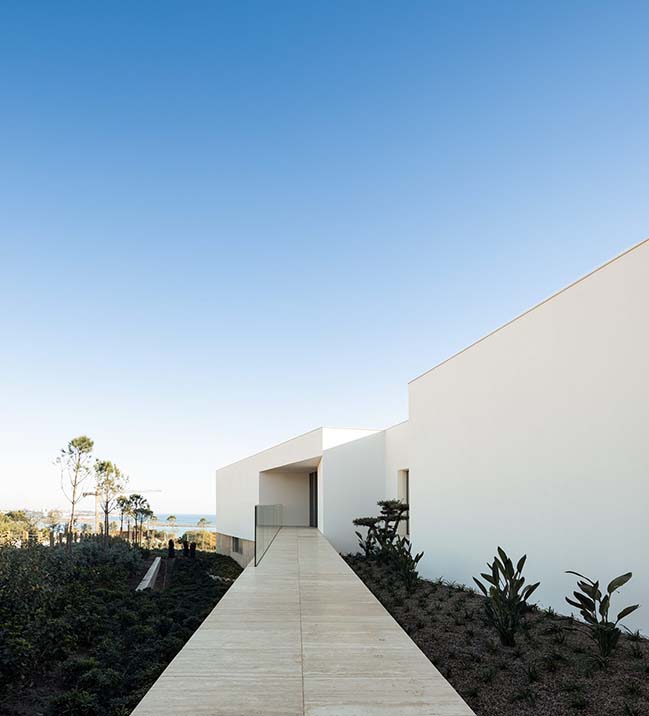 Villa Pernoi by Mário Martins Atelier