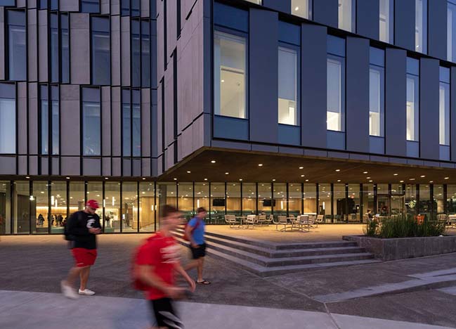 New business school at the University of Cincinnati by Henning Larsen