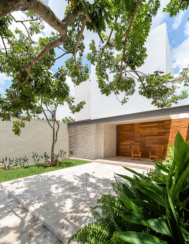 Pedregal House by R79