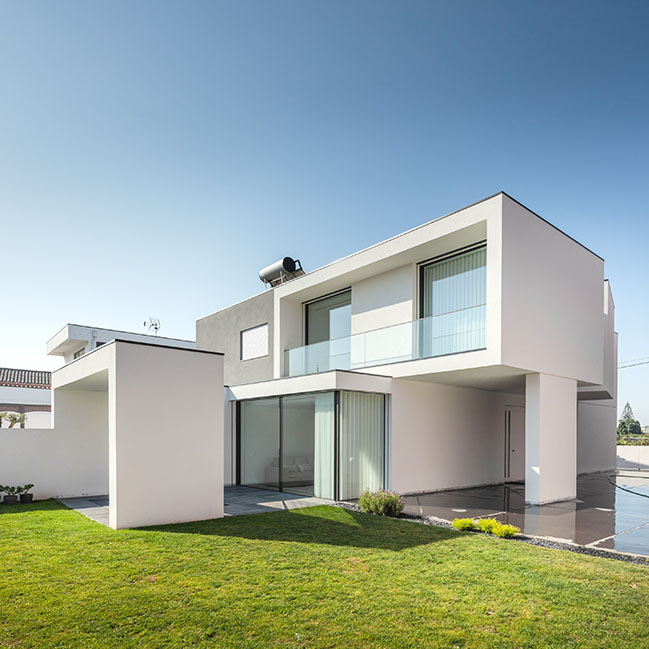 Argivai House by Raulino Silva Arquitecto
