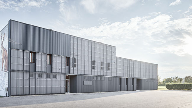 New multi-purpose hall by KM 429 architettura