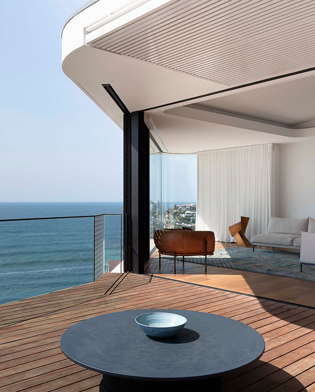 Pacific View Point by Luigi Rosselli Architects