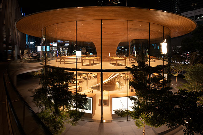 Apple Central World in Bangkok welcomed its first visitors