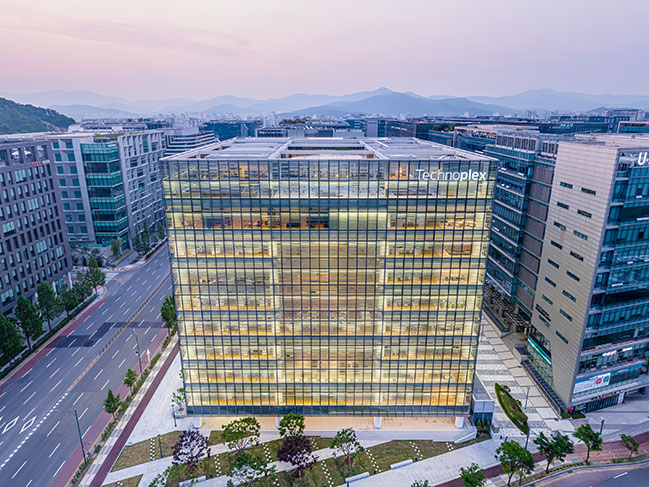 Hankook Technoplex in Pangyo by Foster + Partners opens