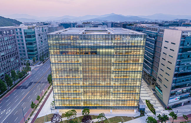 Hankook Technoplex in Pangyo by Foster + Partners opens