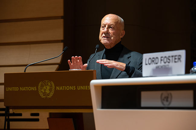 Norman Foster addresses the first United Nations Forum of Mayors in Geneva