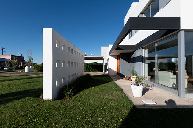 House Fincas by MZ Arquitectos