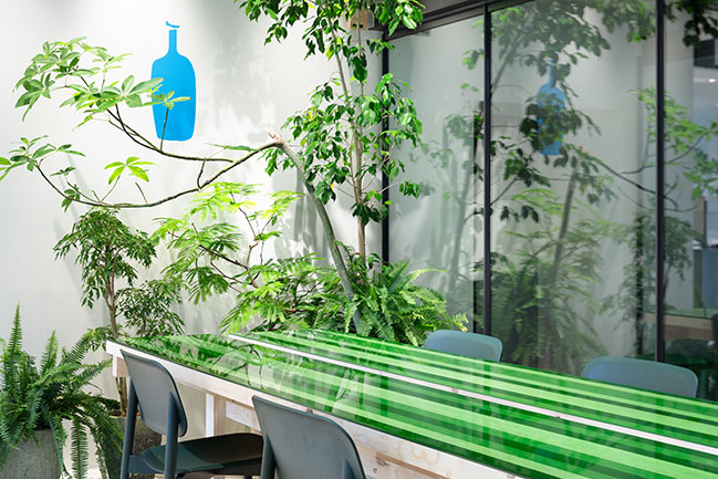 Blue Bottle Coffee Kyoto Kiyamachi Cafe by Jo Nagasaka / Schemata Architects