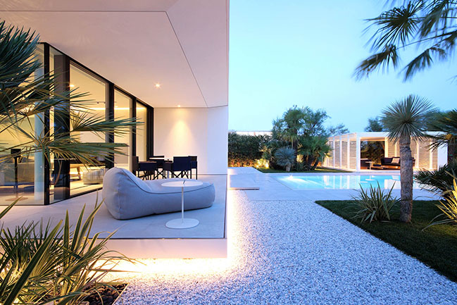 Jesolo Lido Beach Villa by JM Architecture