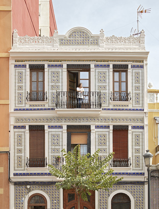 House REI 164 by DG Architect Valencia