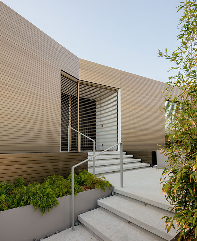 SPF:architects completes a Bronze House on Nightingale
