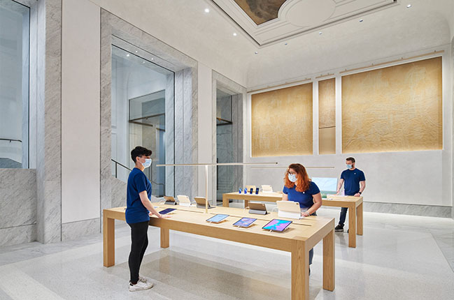 Apple Via Del Corso by Foster + Partners Opened