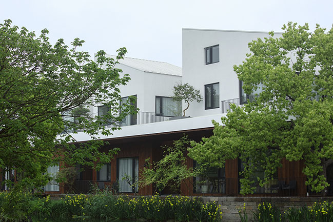 BAN Villa by B.L.U.E. Architecture Studio