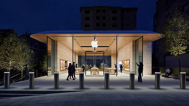 Istanbul's Apple Bagdat Caddesi opens / Foster + Partners