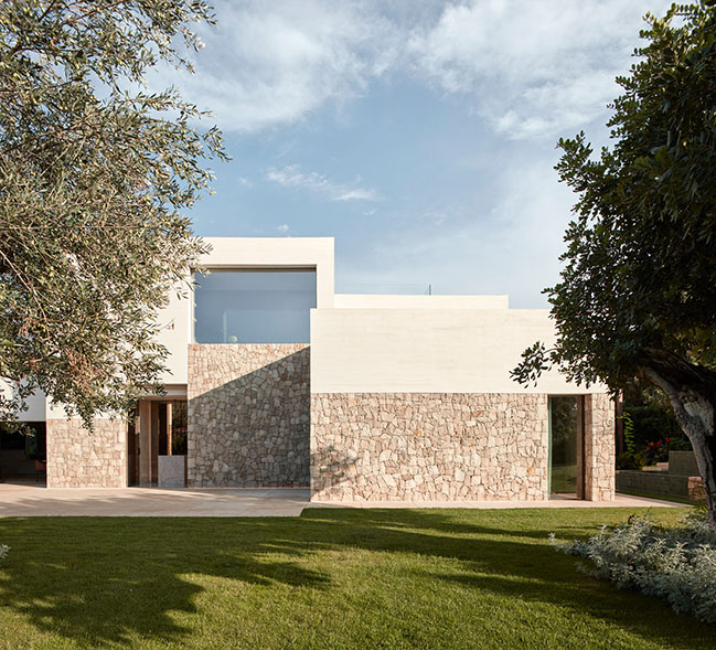 Olea House by Ramón Esteve Estudio | Revisiting the Plinth