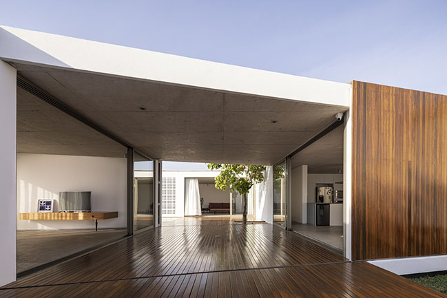 Couri House by ARQBR