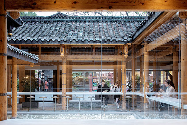 % Arabica, Wide & Narrow Alley in Chengdu by B.L.U.E. Architecture Studio