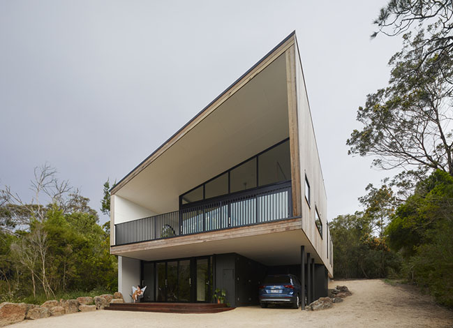 McCrae Bush House by Chan Architecture Pty Ltd