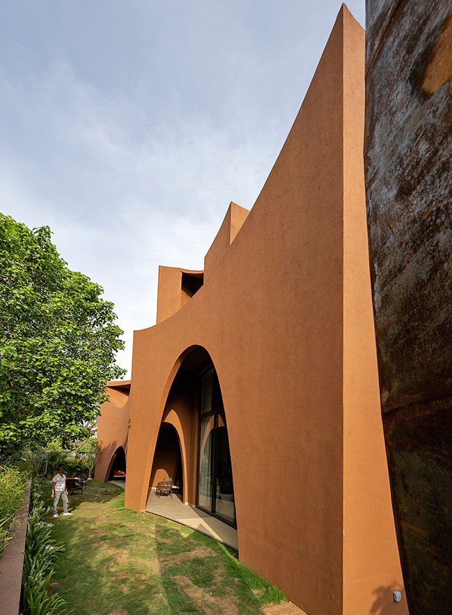 Mirai House of Arches by Sanjay Puri Architects