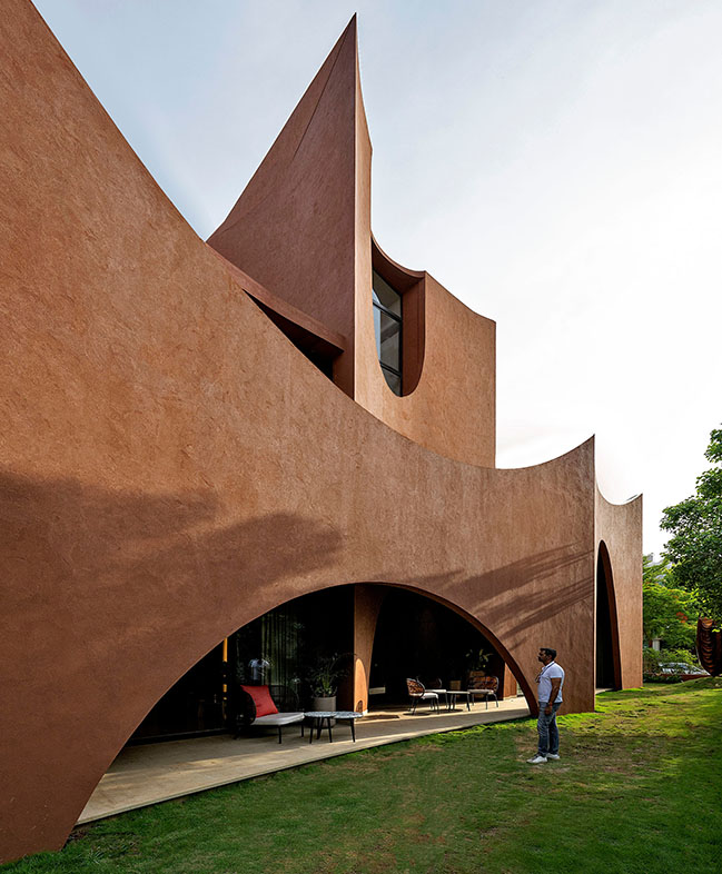 Mirai House of Arches by Sanjay Puri Architects
