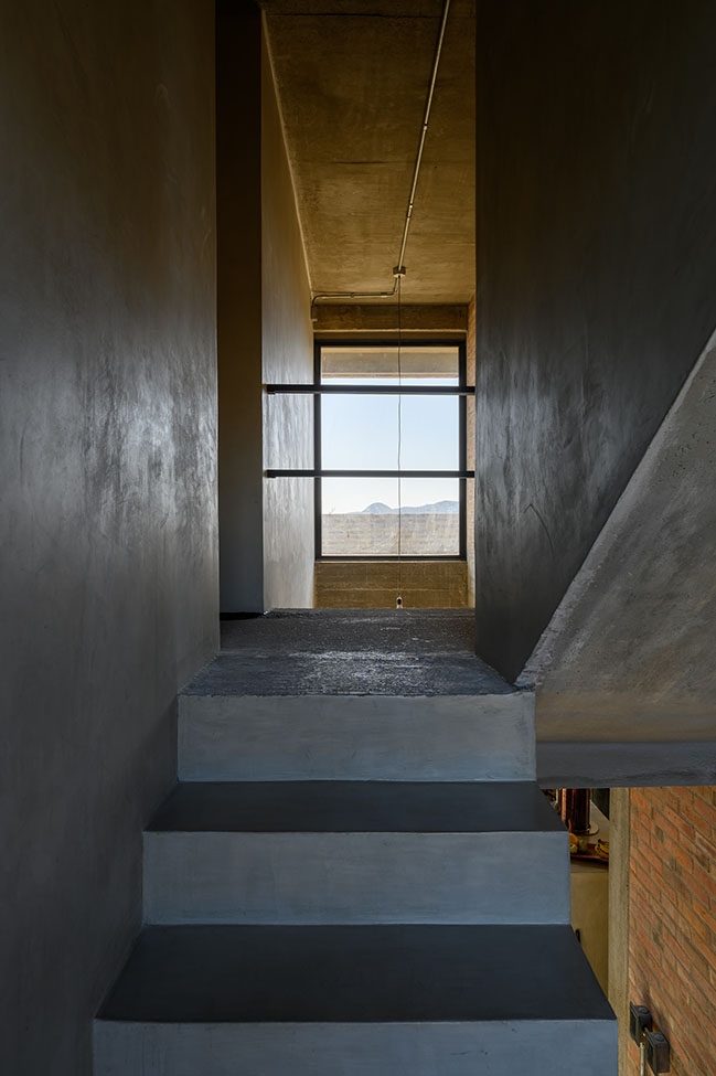 Atelier House by LOMA Arq +