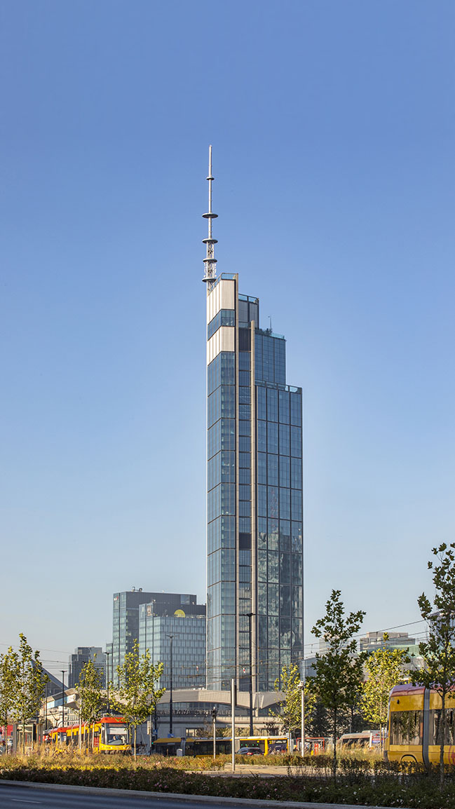 Foster + Partners completes the tallest building in EU